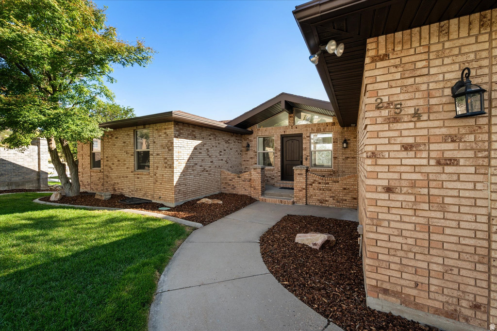 254 E 1825 N photo 4
