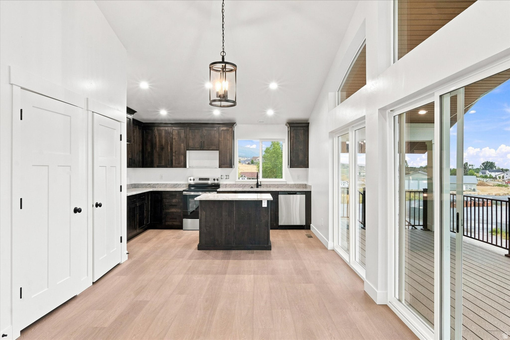 2513 S COUNTRY CLUB DR photo 5