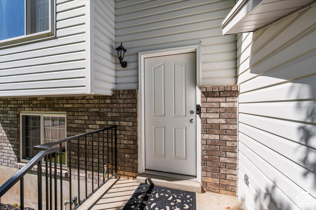 591 N ORCHARD AVE photo 2