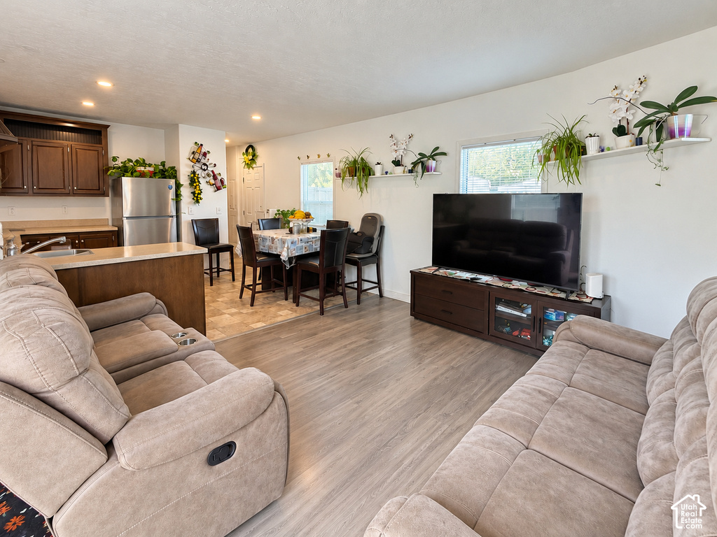 1609 W REDWOOD S PL photo 3