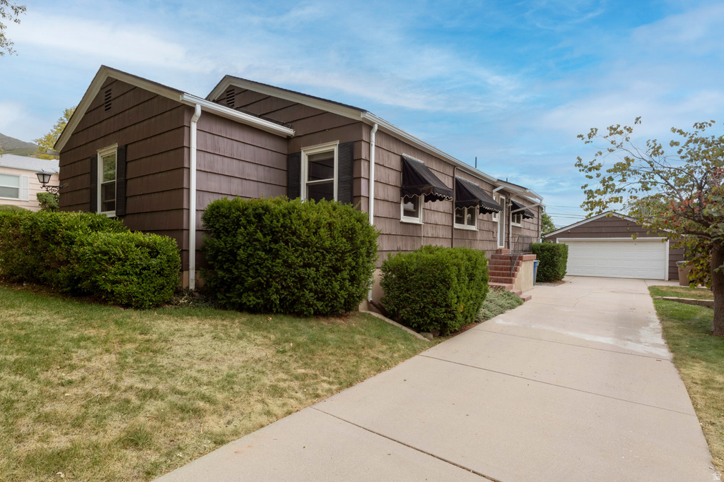 2338 E BRYAN AVE photo 4