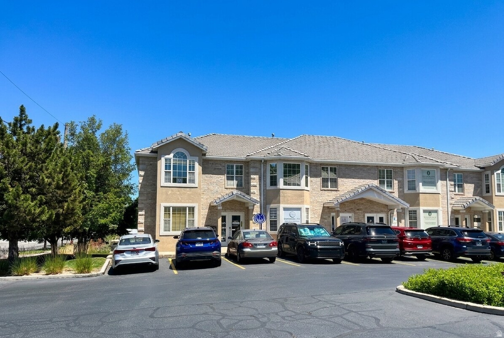 8541 S REDWOOD RD photo 4
