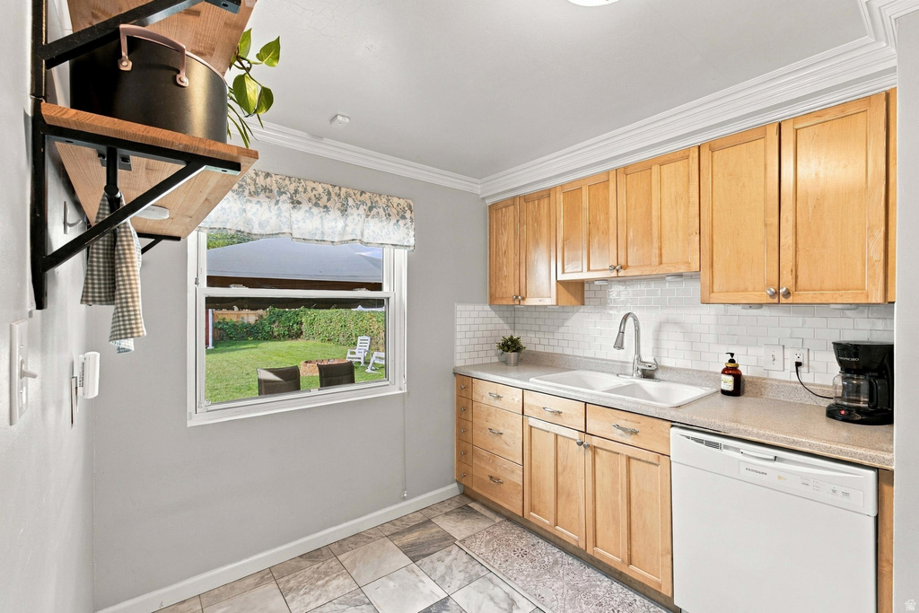 1142 S REDWOOD DR photo 3
