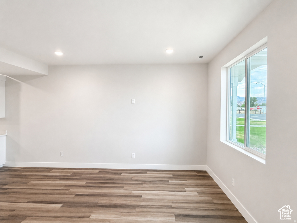 1198 S VILLAGE LN photo 4