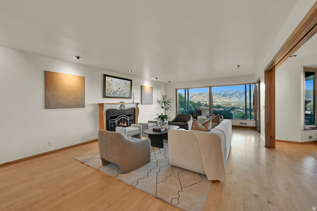 828 N EASTCAPITOL BLVD photo 4