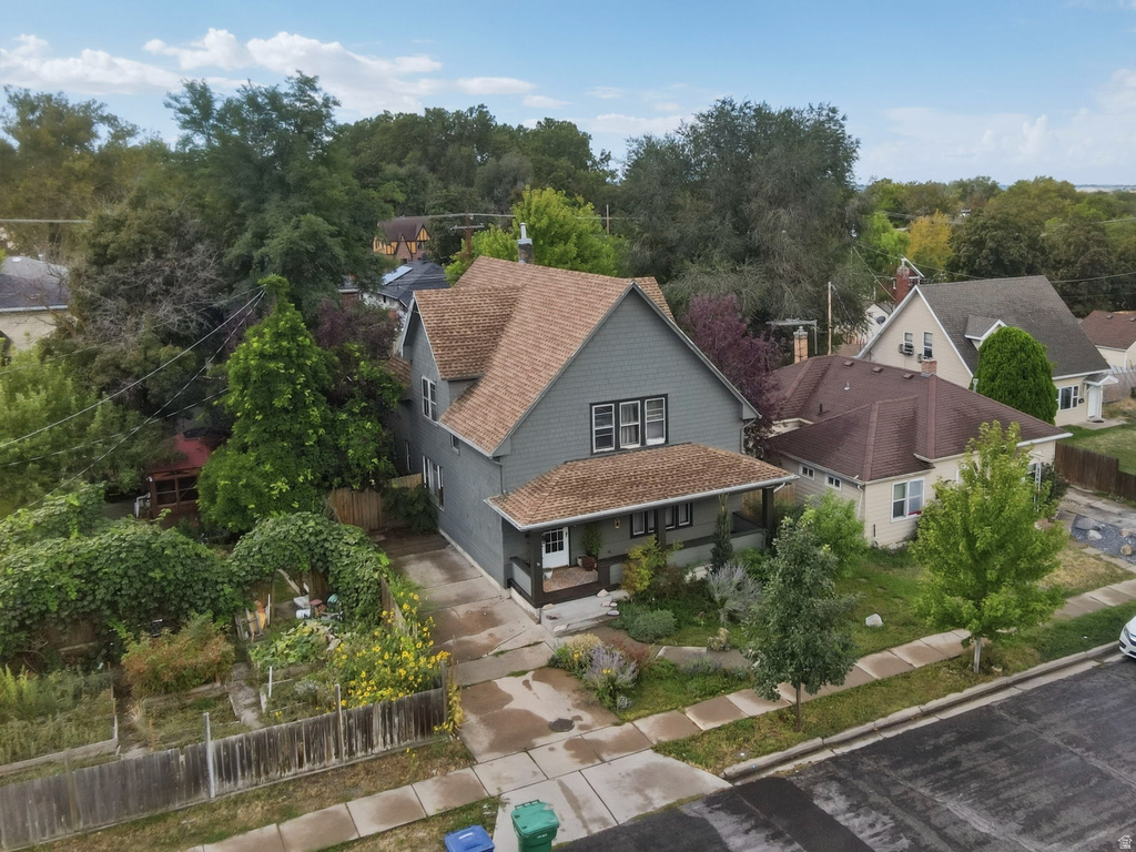 1069 CAPITOL ST photo 5