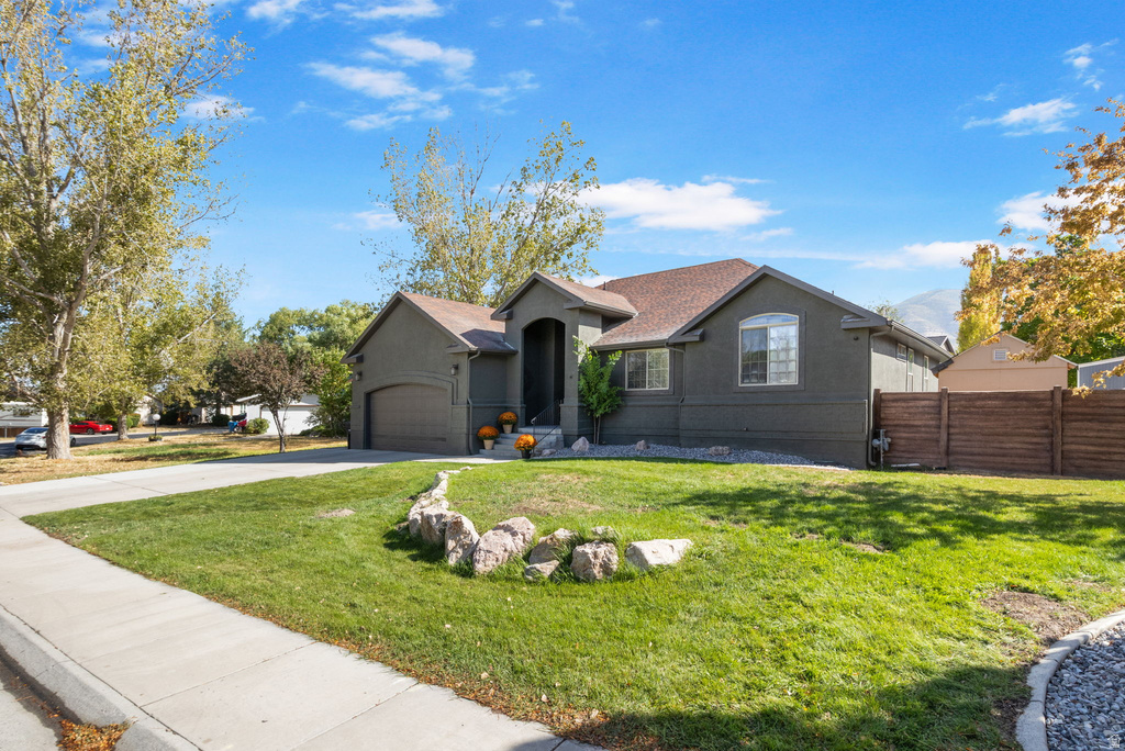 495 COUNTRY CLUB DR photo 3