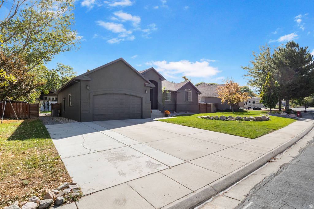 495 COUNTRY CLUB DR photo 2