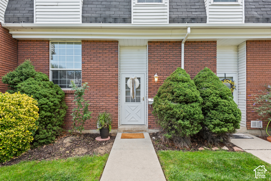 668 E WILLIAMSBURG CIR photo 2