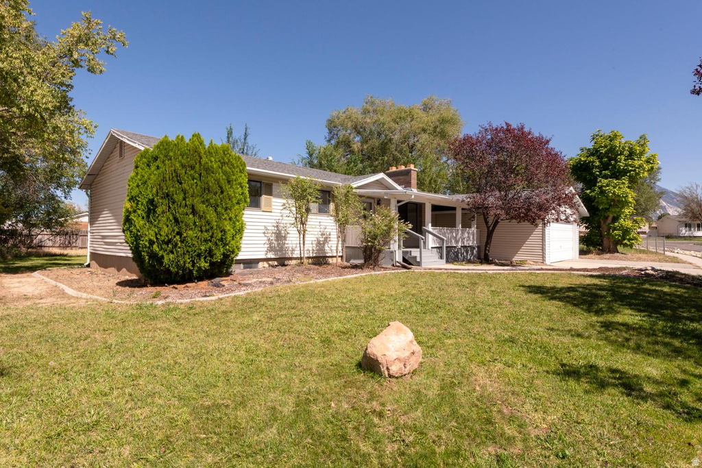 879 E DAISY ST photo 3