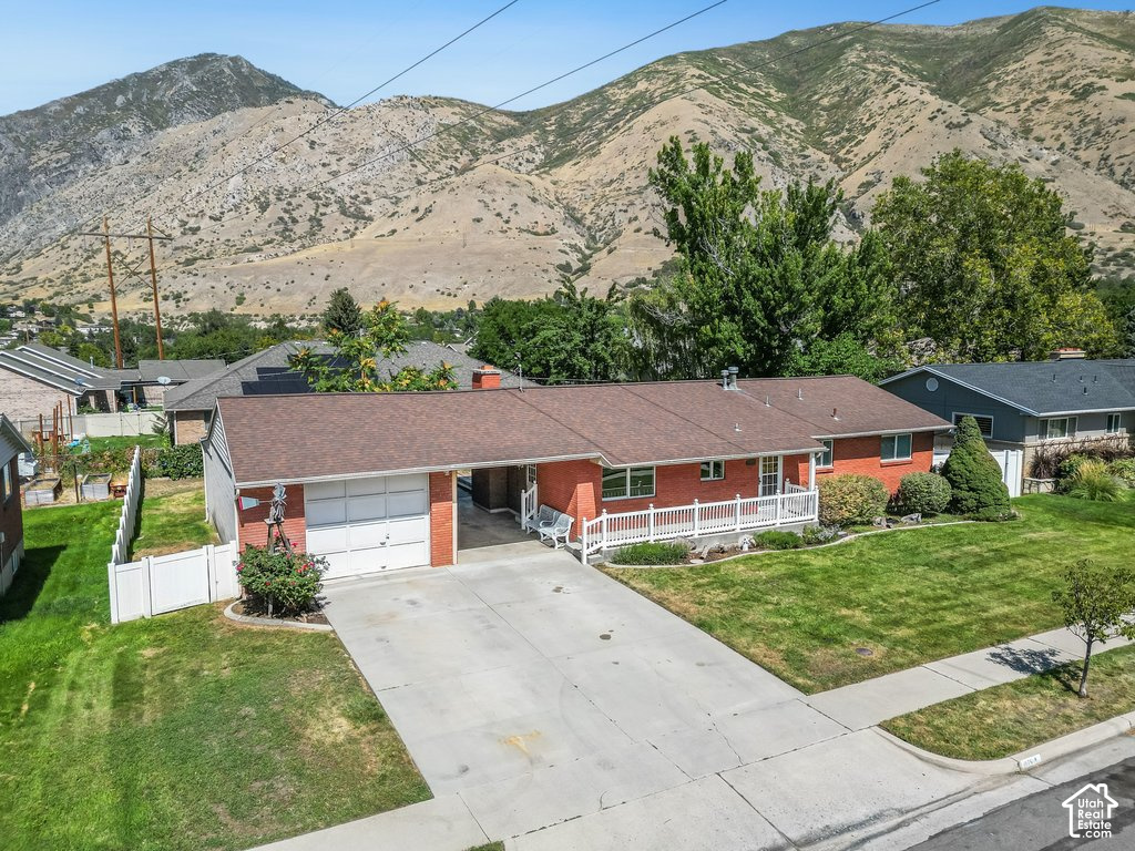 1079 E HILLCREST DR photo 4