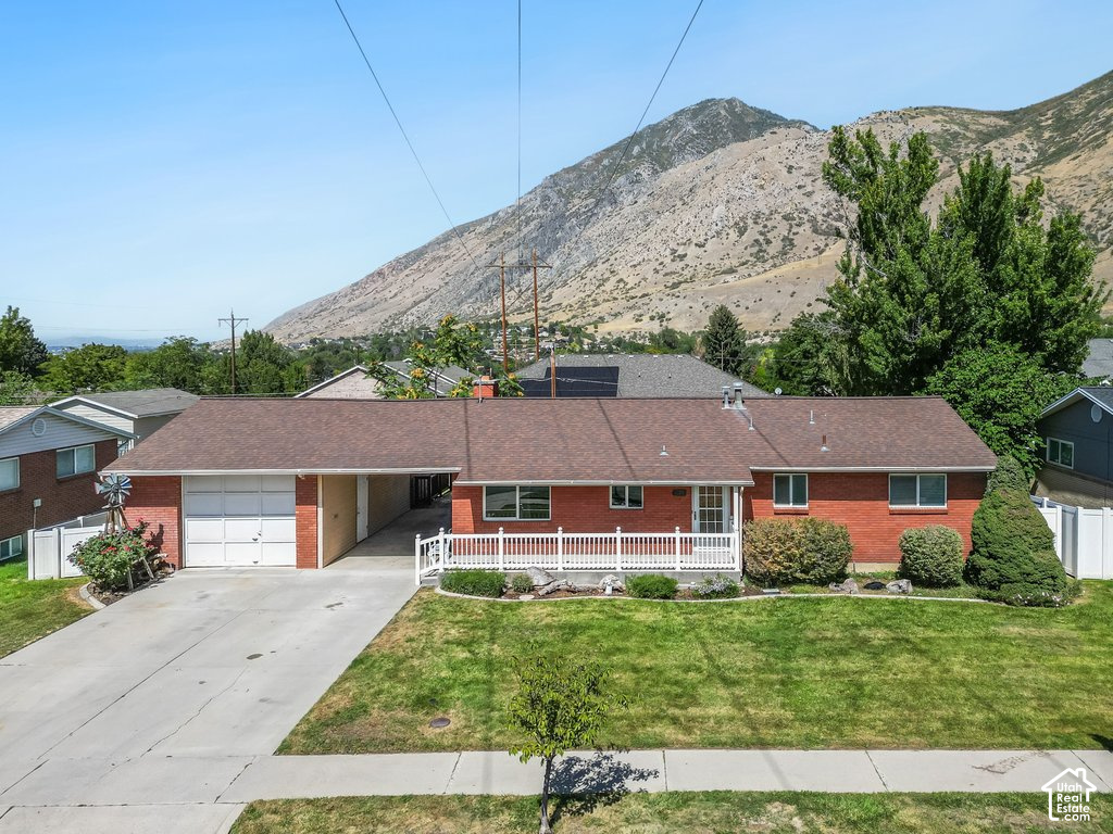 1079 E HILLCREST DR photo 3