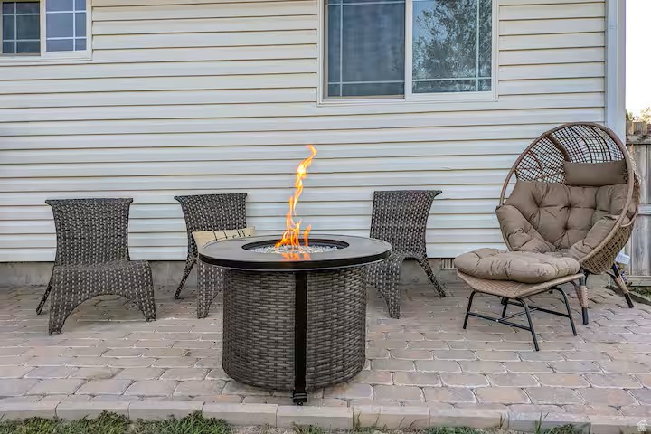 594 N 300 W photo 3