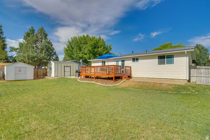 594 N 300 W photo 5