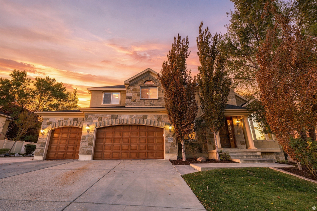 1724 E ELLERBECK LN photo 3