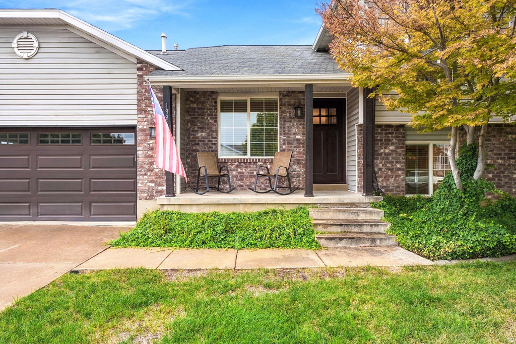 1886 S DAHL LN photo 2