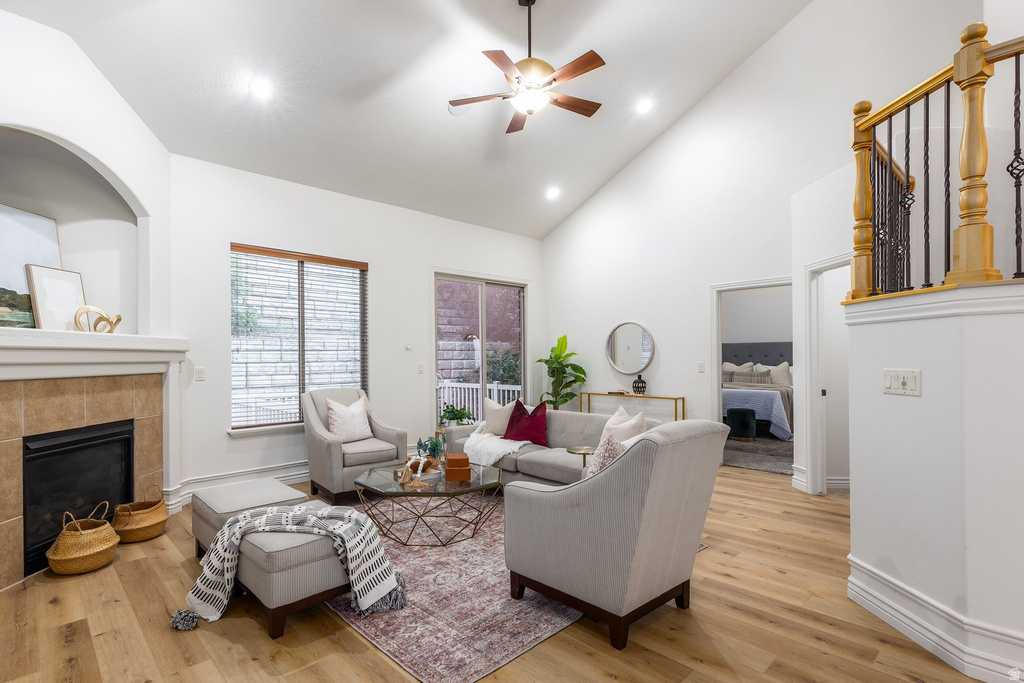 318 E NECHATEL DR photo 4