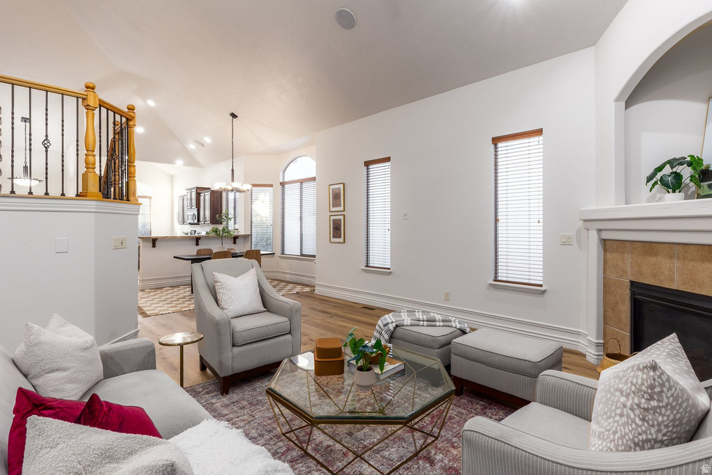 318 E NECHATEL DR photo 3