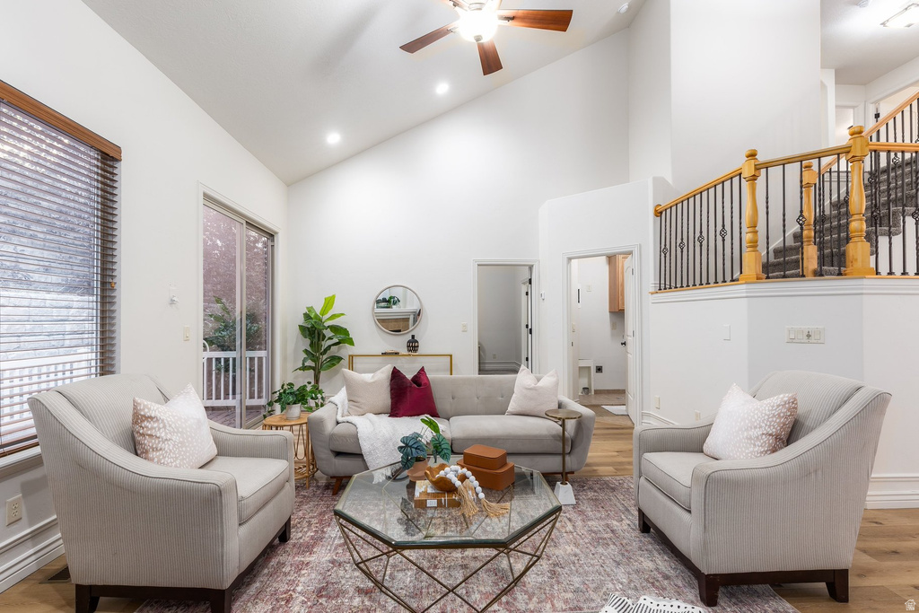 318 E NECHATEL DR photo 2