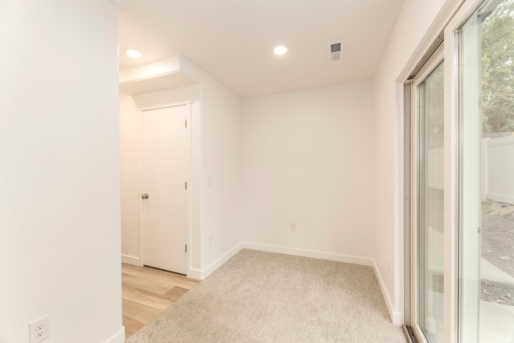 257 W BISHOP PL photo 3