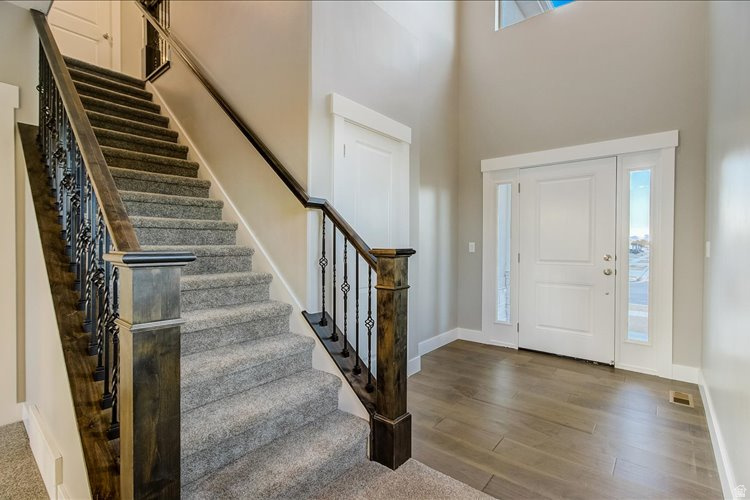 408 E BRODERICK WAY photo 2