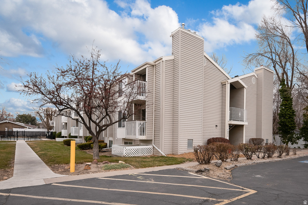 875 E ARROWHEAD S LN photo 2