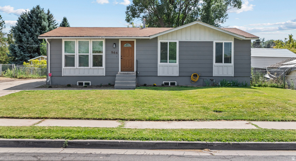 564 SWENSON AVE photo 2