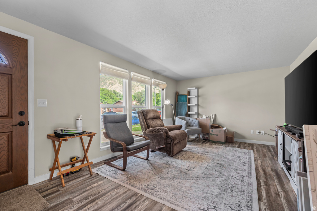 564 SWENSON AVE photo 3