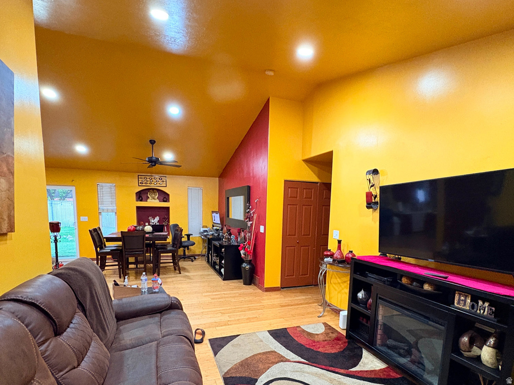 8031 W DANBURY DR photo 4