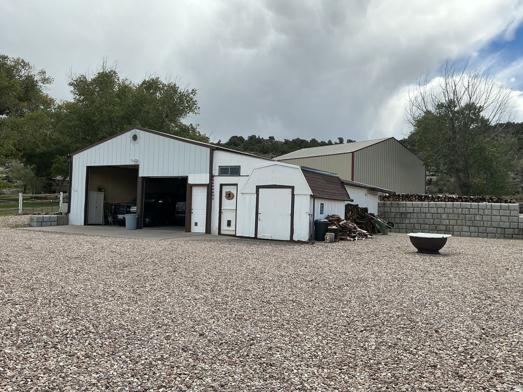 1464 E VALLEY DR photo 5