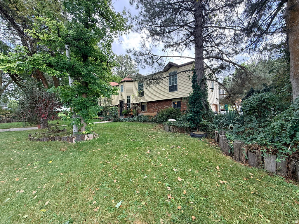 1243 33RD ST photo 3