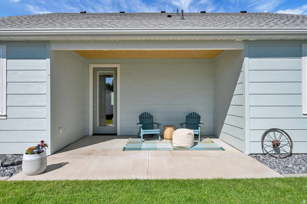 76 E SPRINGS LN photo 3