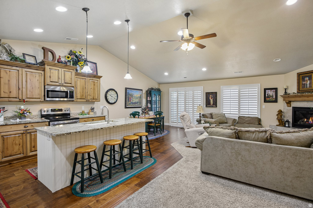 482 HYDE PARK LN photo 3