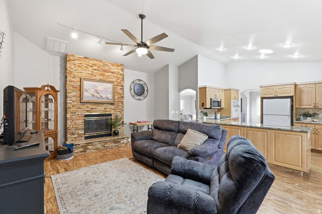 1426 W MONTICELLO CIR photo 3
