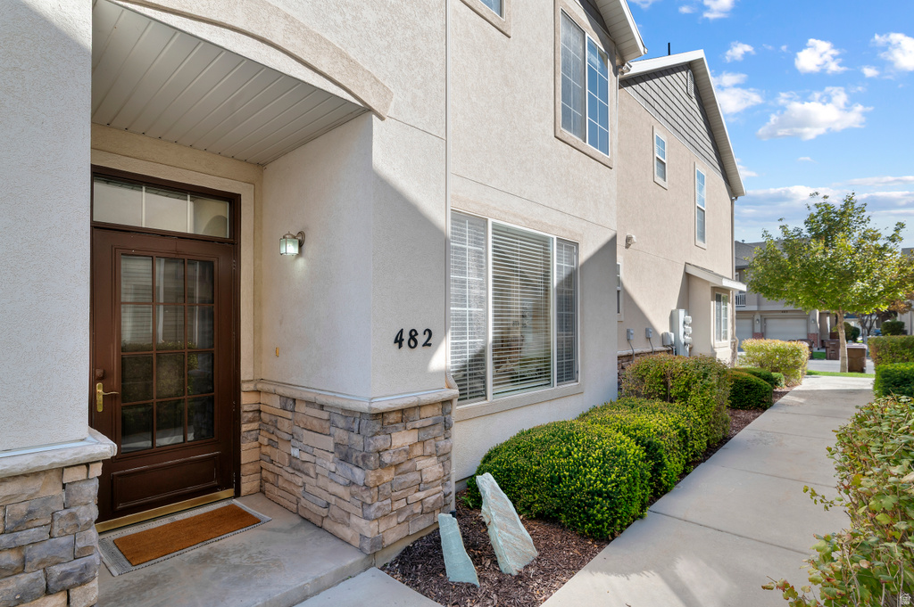 482 KENT DR photo 2
