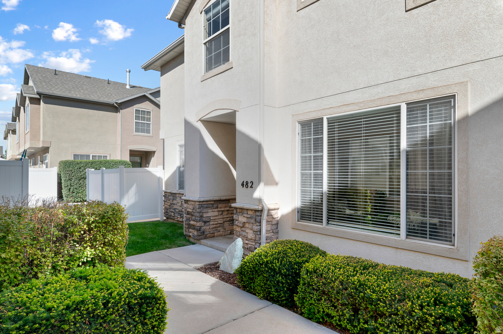 482 KENT DR photo 3