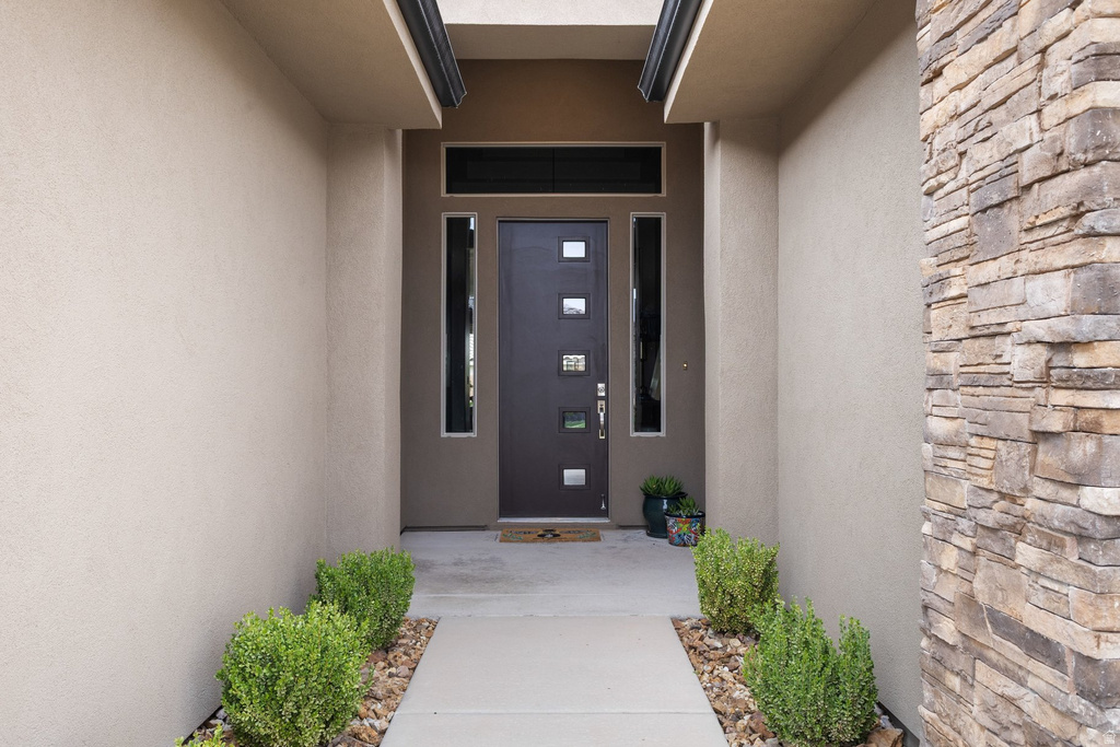 498 S MARTIGNANO WAY photo 3