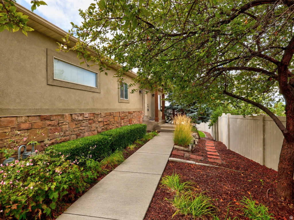 47 N 970 W photo 3
