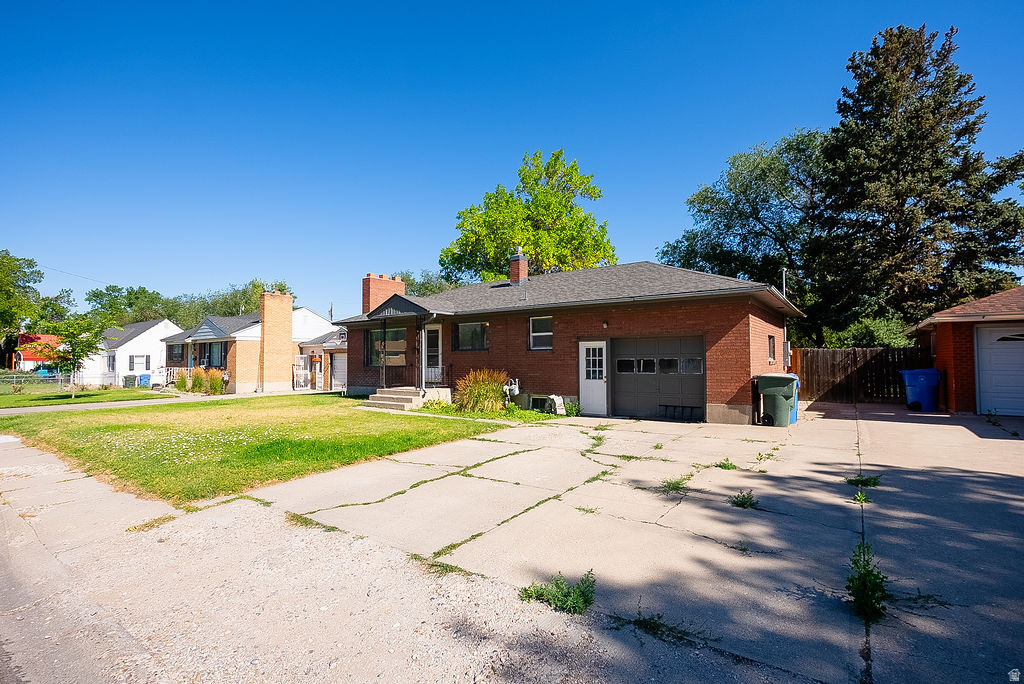 634 W PINE ST photo 2