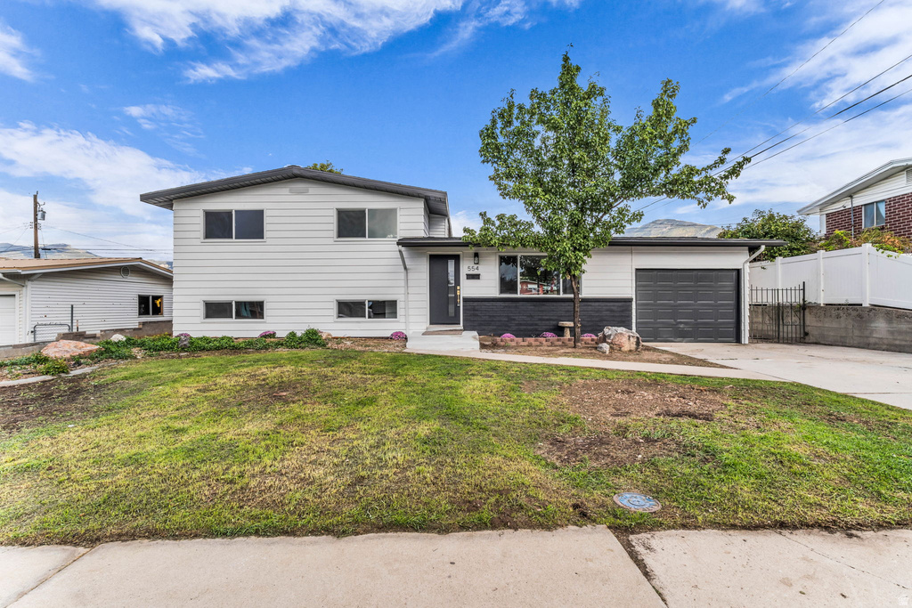 554 NELSON AVE photo 2