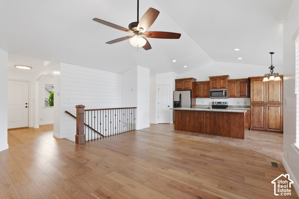 46 E WHITAKER CIR photo 2