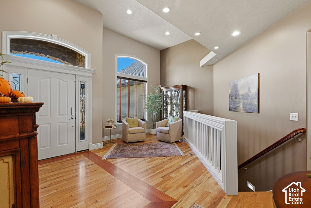 664 E EAGLE DR photo 3