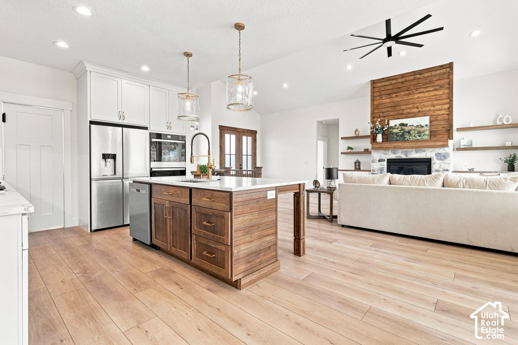 907 E MAJESTIC LN photo 3