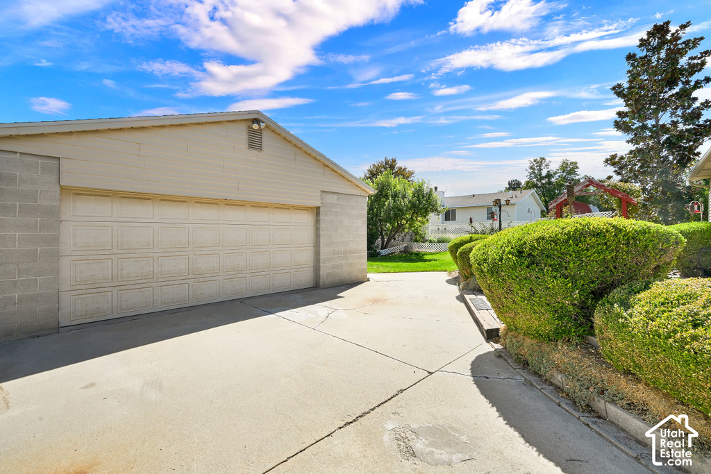 3733 S DEANN DR photo 2