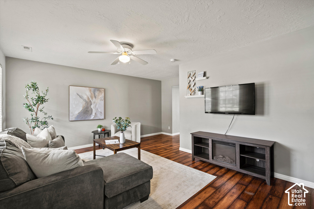 1032 SARA LN photo 4