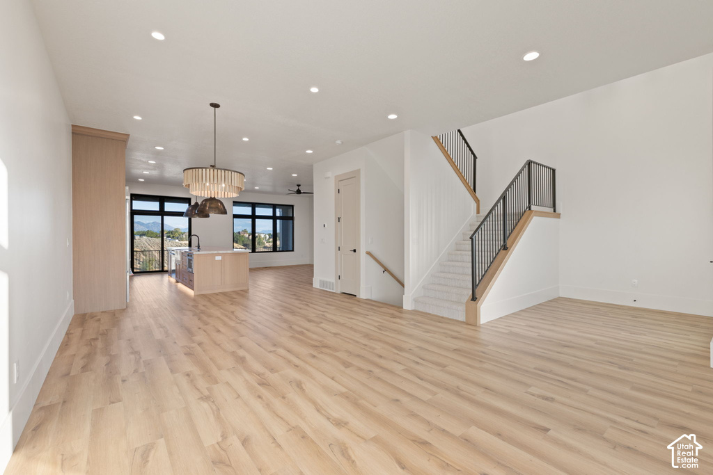 1610 E CENTER POINTE DR photo 5