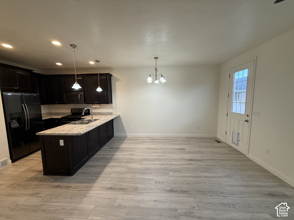 677 N 220 E photo 4