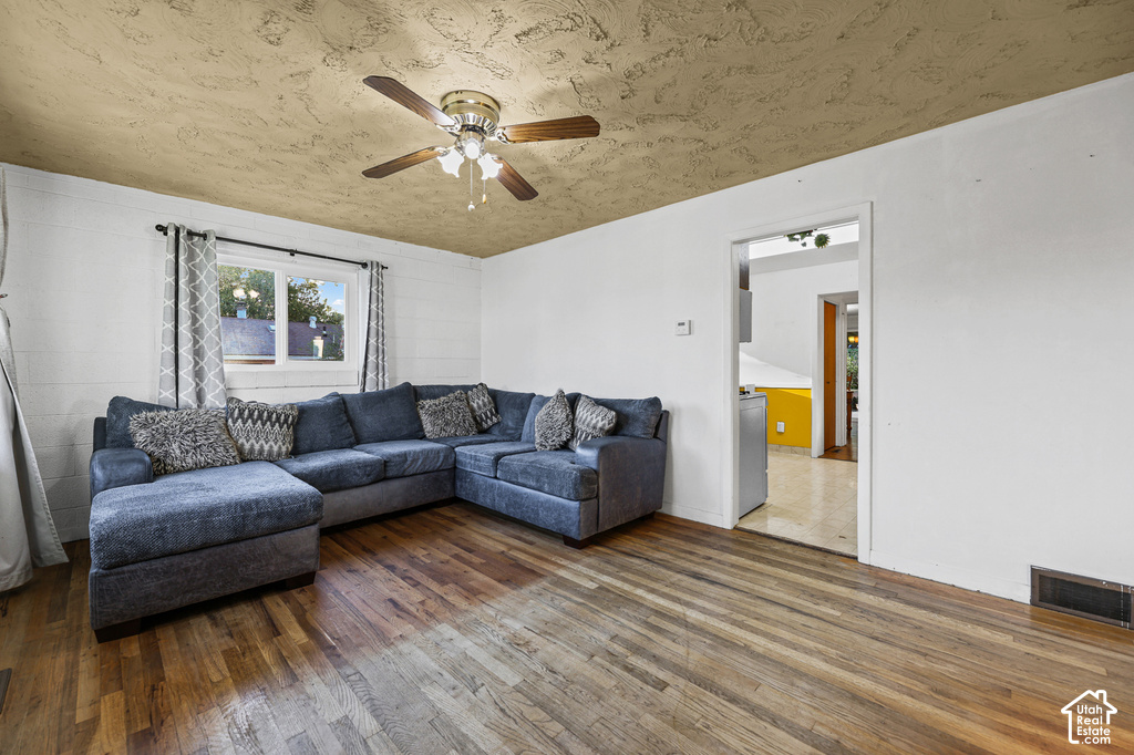 363 HIGHLAND DR photo 4