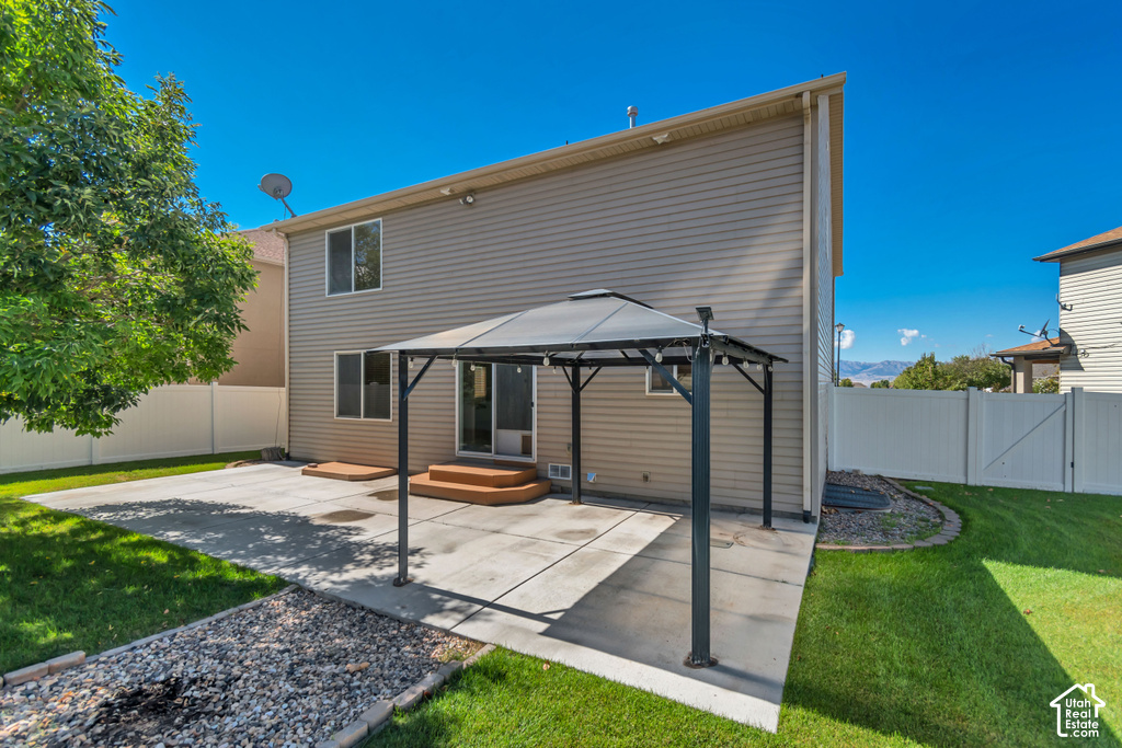 972 N 210 W photo 3