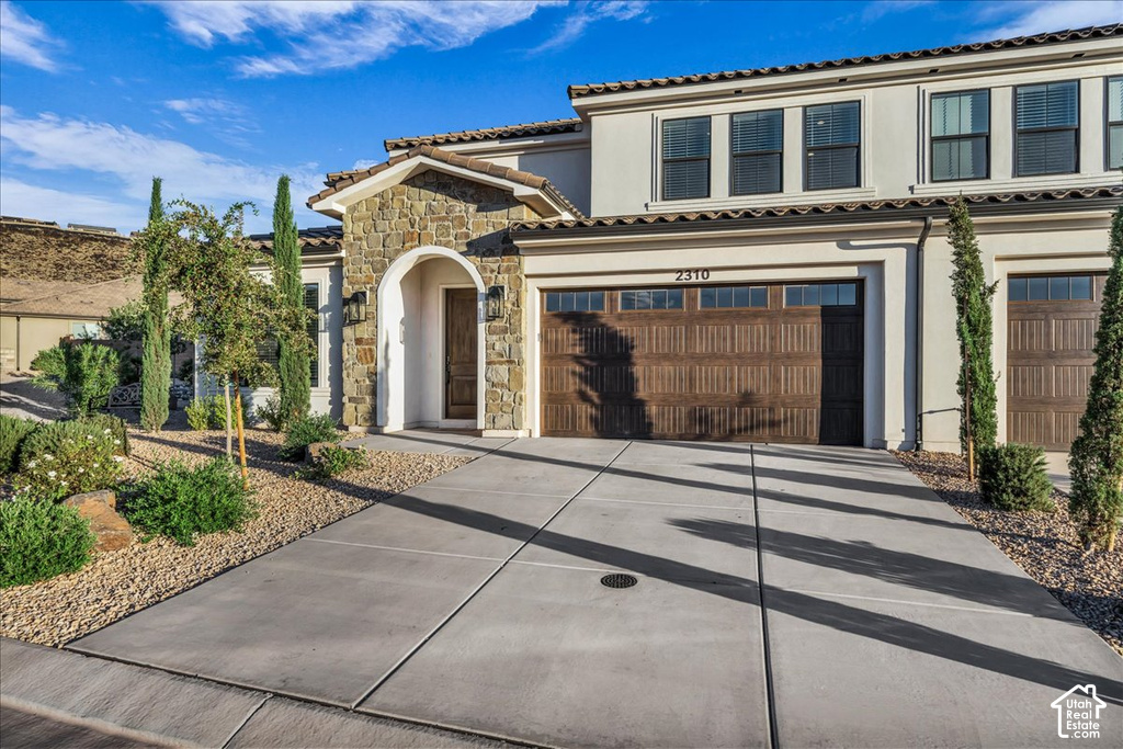 2310 E ARENA ROJA DR photo 2